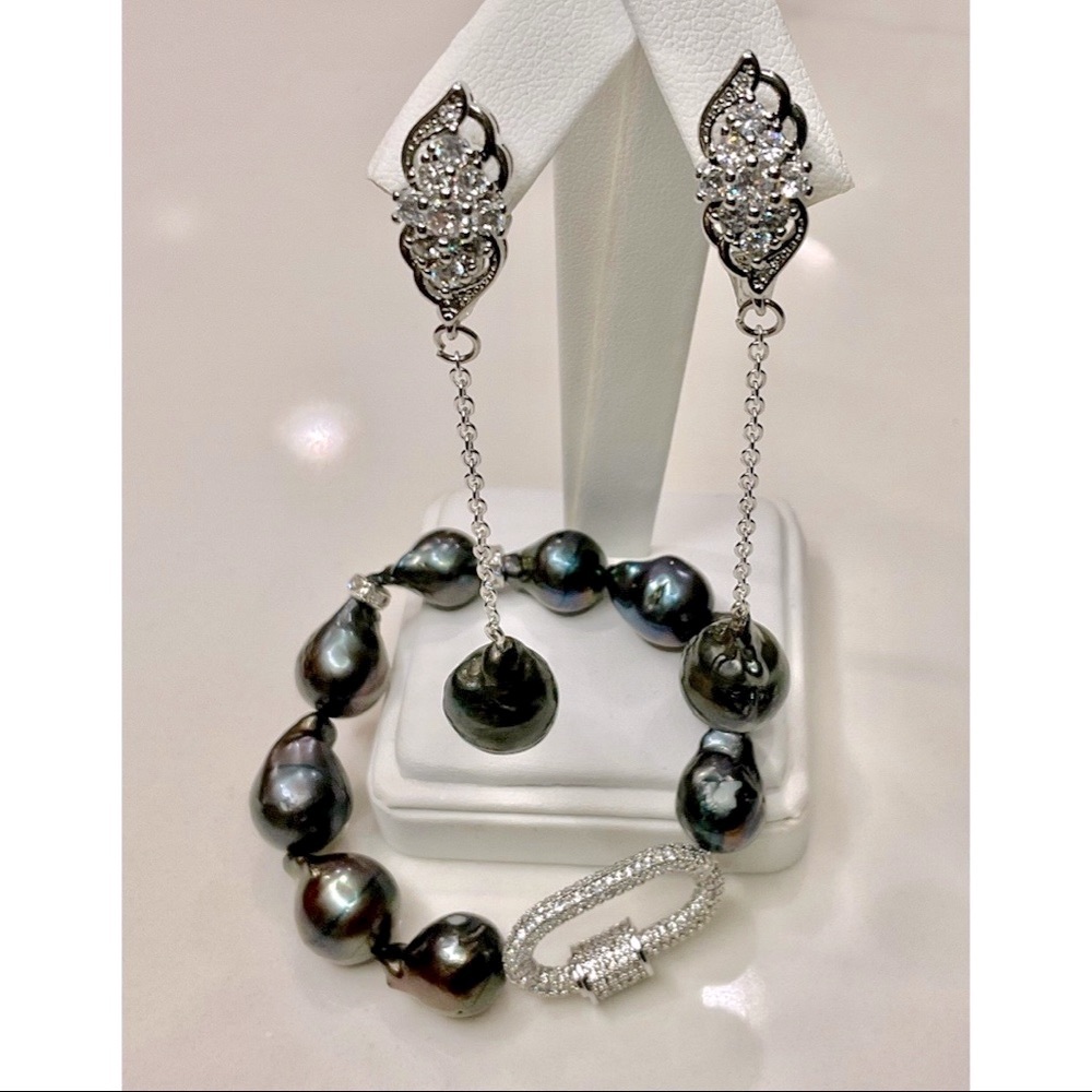 Baroque Pearl jewelry with White Gold-tone Lock